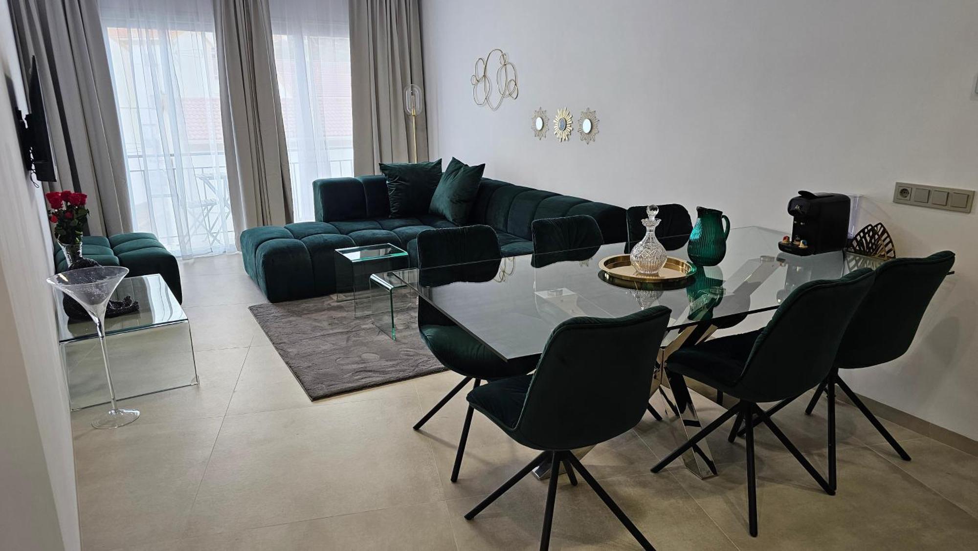 דירות מארבלה Oasis Jacuzzi Retreat מראה חיצוני תמונה