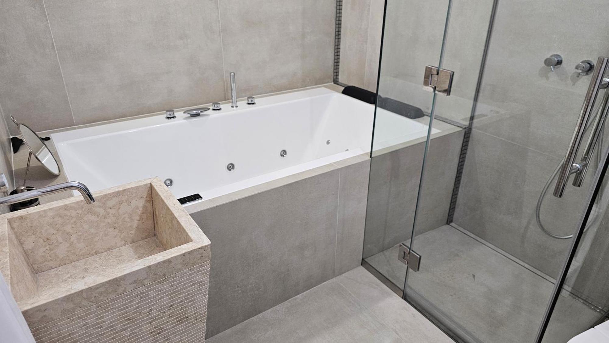 דירות מארבלה Oasis Jacuzzi Retreat מראה חיצוני תמונה