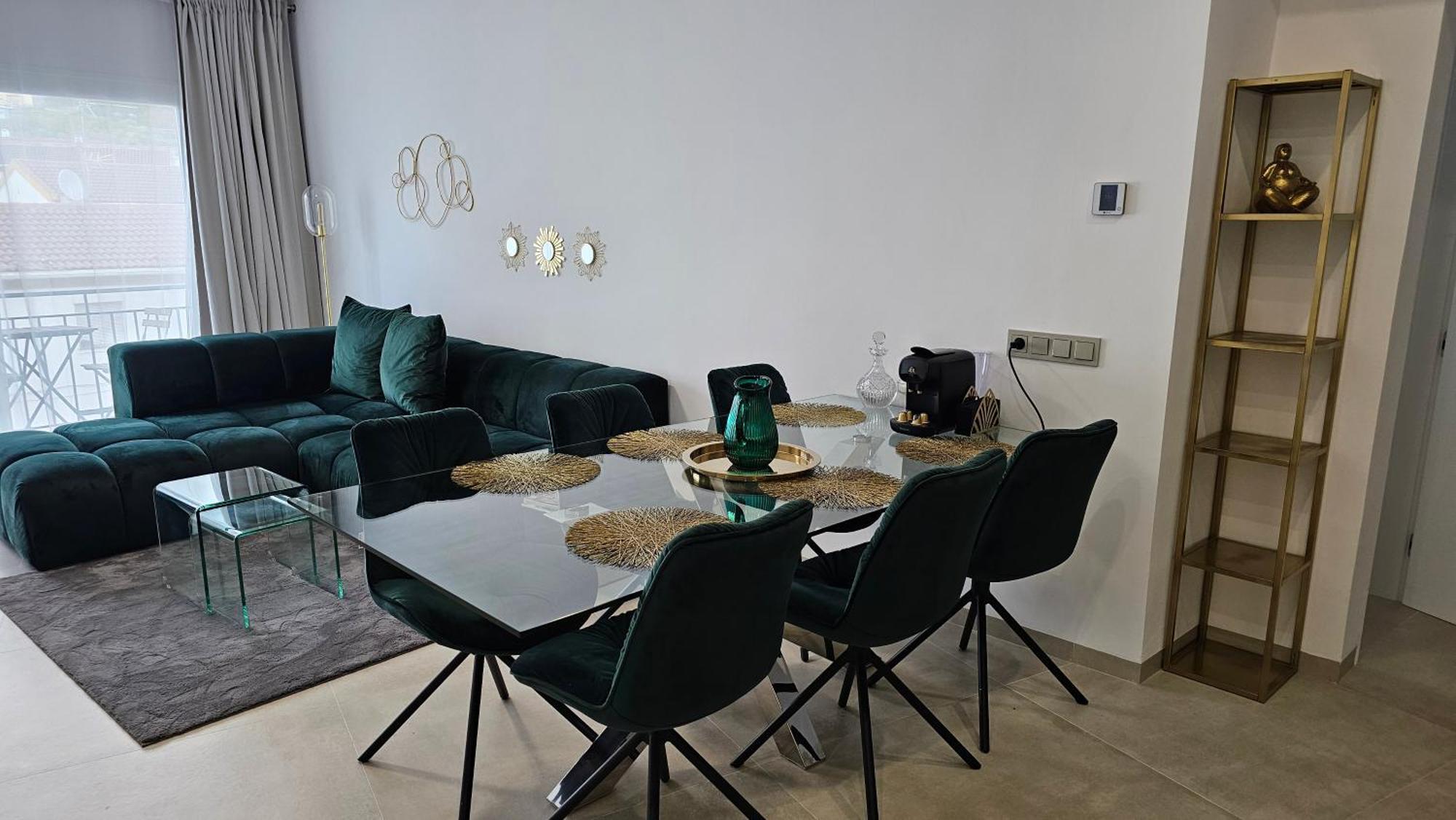 דירות מארבלה Oasis Jacuzzi Retreat מראה חיצוני תמונה
