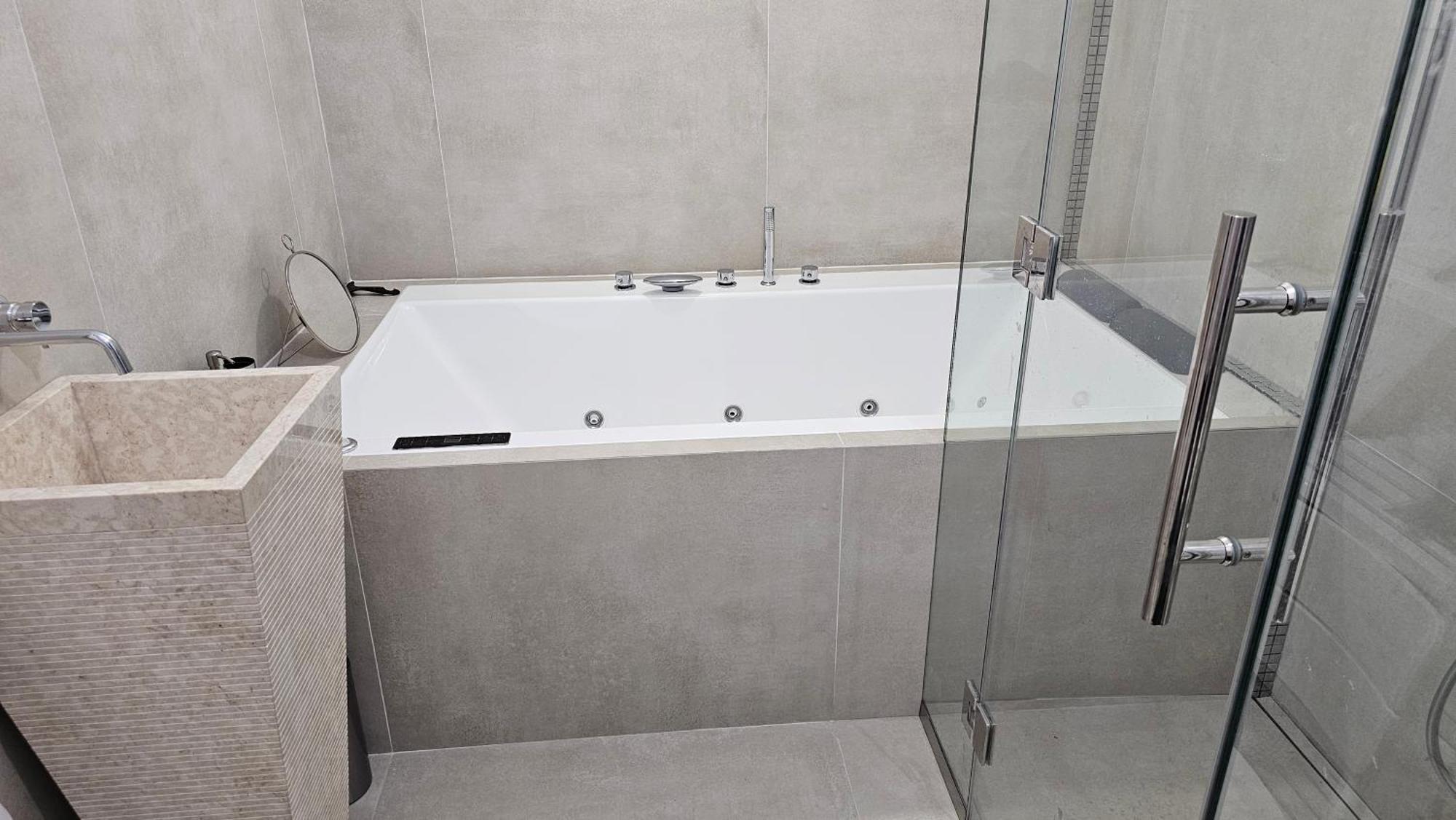 דירות מארבלה Oasis Jacuzzi Retreat מראה חיצוני תמונה
